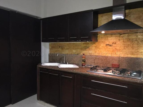 Imagen 6 de 12 de Casa Con Piscina En Venta Barata En Maracaibo