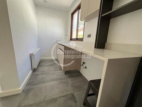 Casa En Venta De 6 Dorm. En Santo Domingo
