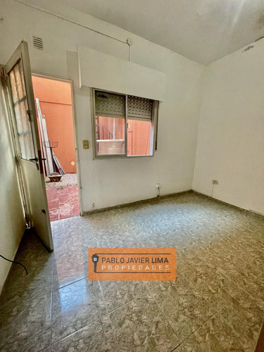 Depto Tipo Casa 2 Amb Al Frente. Caseros. Tres De Febrero