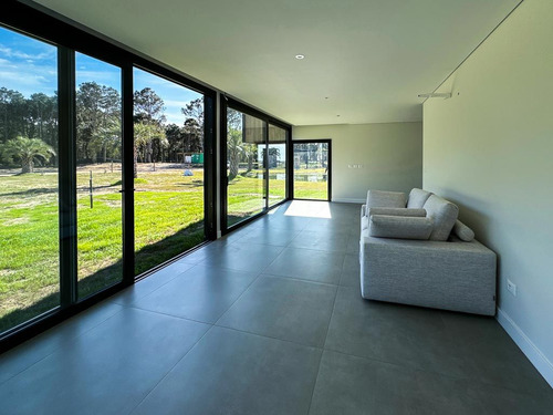 Casa En Venta Primera Linea Al Mar Punta Del Este (ref: Bpv-10119)