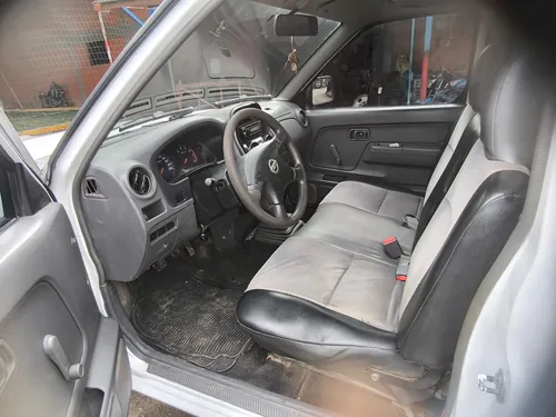 Nissan D22 Frontier 4x2 Gasolina Estacas
