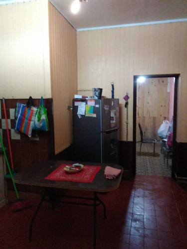 Casa En El Barrio De Obreros Del Ferrocarril Peñarol.se Vende