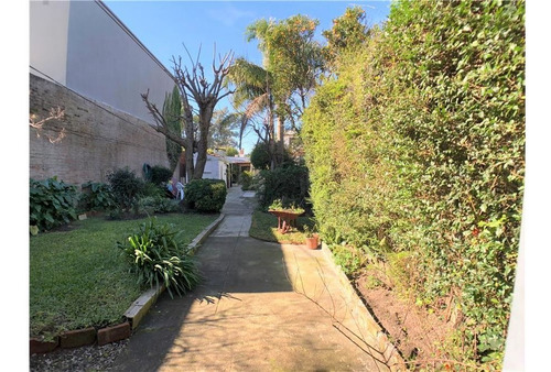 Casa 3 Dormitorios Con Amplio Terreno Al Frente