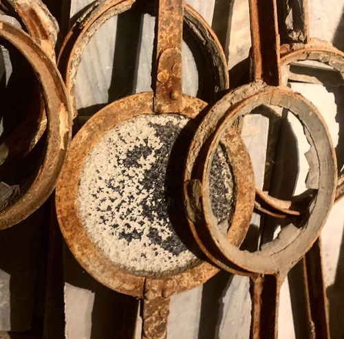 Ojos De Buey Antiguo En Hierro Ventana (Usado)