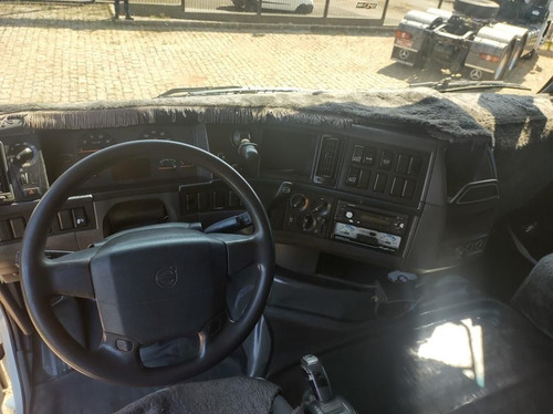 Imagem 4 de 15 de Volvo Fh 440 - 6x2 - 2011 -teto Baixo/ishift/ Ar Condiciona