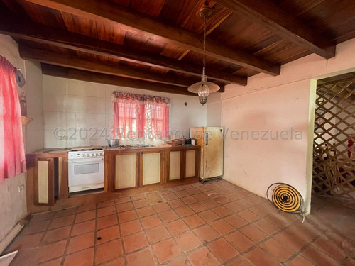Excelente Casa En Venta En La Colonia Tovar Con 2200 De Terreno Excelente Ubicación Tanque De Agua Excelente Altura Nela 24-18402