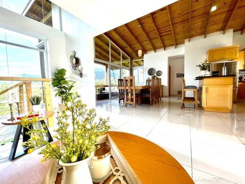 Hermosa Villa Con Increibles Vistas En Venta En Jarabacoa