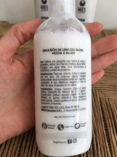 Imagen 2 de 2 de Crema Geisha Emulsión De Limpieza Facial Coco 180g