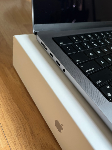 Macbook Pro 14 Inch, 16gb, 512gb Ssd, Chip M2 Pro Plateado (Usado)