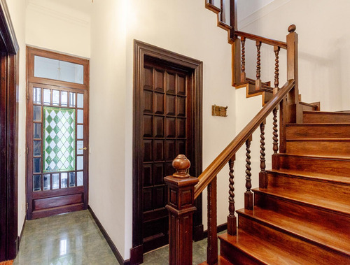 Impecable Casa En Venta Con Cochera Parrilla Jardin Y Pileta - Caballito