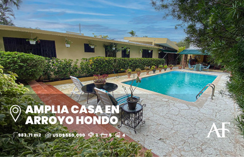 Venta De Casa En Arroyo Hondo Con Piscina Y 983mts