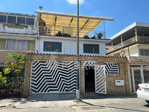 Se Vende Casa 226m2 4h+s/ 5b/ 1pe La California Norte