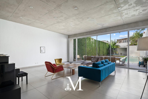 Hermosa Casa - 1000 M2 - Terreno 8.66x65 - Jardin - Pileta - Parrilla