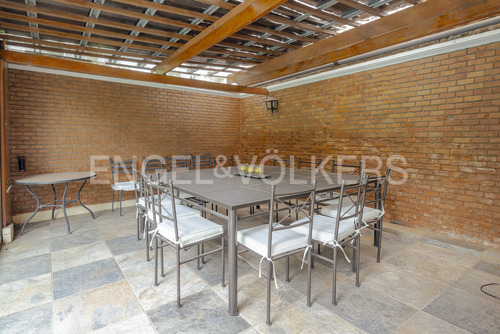 Casa Con Amplio Jardín En El Huinganal