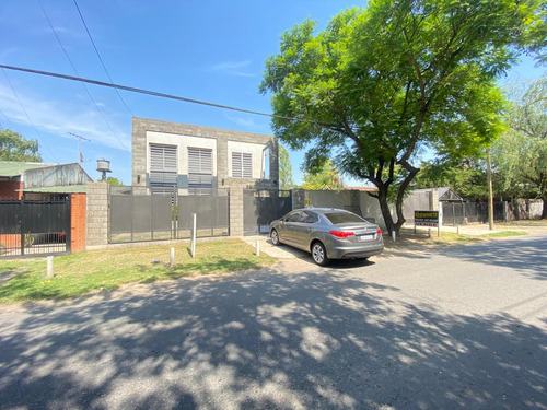 Casa De Estilo Racionalista En Ituzaingó- Haras Myriam
