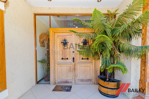 Casa En Arriendo De 5 Dorm. En Concón