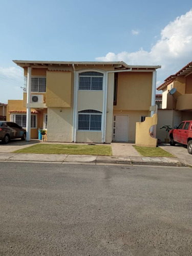 Imagen 1 de 10 de Townhouse En Venta En Urbanización Villas Geica La Morita