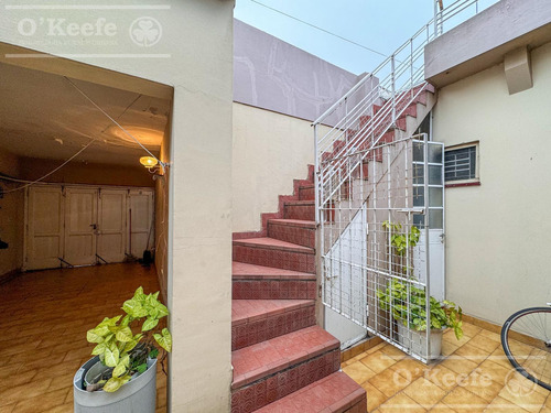 Casa En Venta De 4 Ambientes, Bernal.