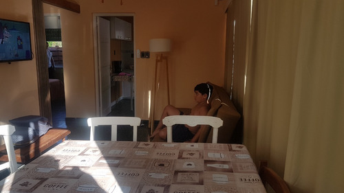 Imagen 11 de 21 de Casa En Piriapolis Para 6 Con Aire Acondicionado Baño A Nuevo, Parrillero Techado Iluminado, A 1 Cuadra De La Rambla Cerca Del Puerto