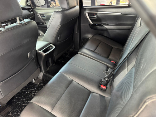 Toyota Hilux SW4 2.8 D-4D TURBO DIESEL SRX 4X4 AUTOMÁTICO