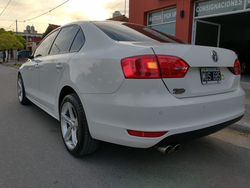 Imagen 3 de 15 de Volkswagen Vento Luxury 2.5 Tiptronic