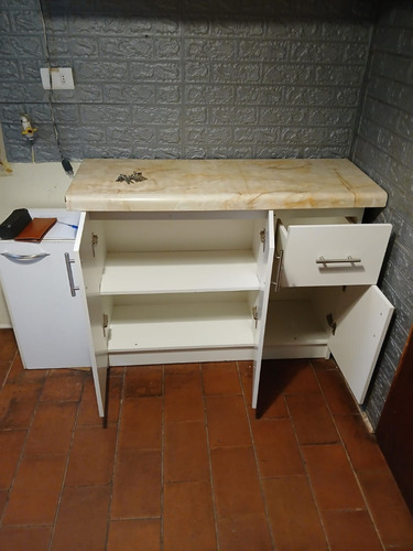 Casa De Un Piso Aislada, 3 Dormitorios Closets, 2 Baño, Ampl
