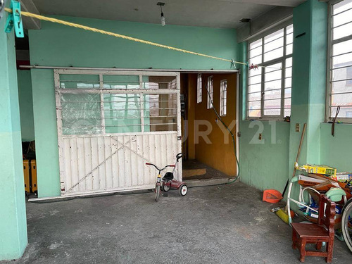 Edificio En Venta En La Perla, Nezahualcóyotl, Edomex.