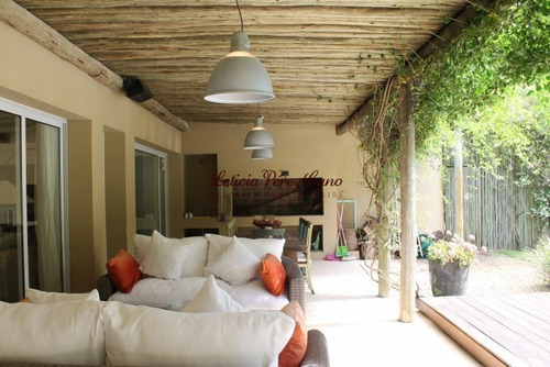 Venta Casa En Laguna Blanca , Manantiales 4 Dormitorios - Ref: 18844