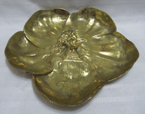 Antiguo Despojador Bandeja Bronce Flor Niña Firma J B Bonub