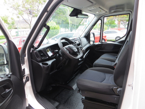 Imagem 8 de 14 de Iveco Daily 35-150 Mod 2021 Completo Bau Unico Dono