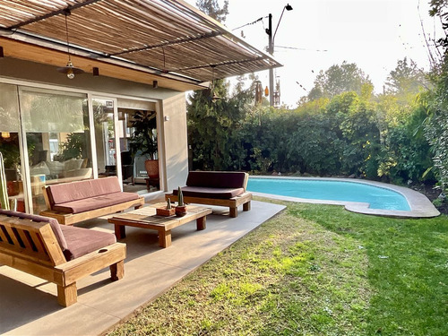 Casa En Venta De 4 Dorm. En Las Condes