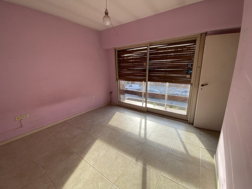 Venta - Casa - Monte Castro - Apto Credito - Lote Propio - 6 Ambientes - Cochera - Permuta