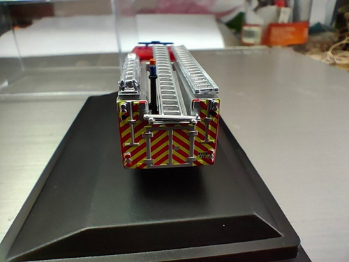 Imagen 8 de 9 de Carro Bomberos, Escala N, Oxford, Scania Pump Ladder Surrey