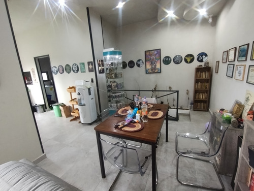 Residencia Autosustentable Estilo Moderno Industrial