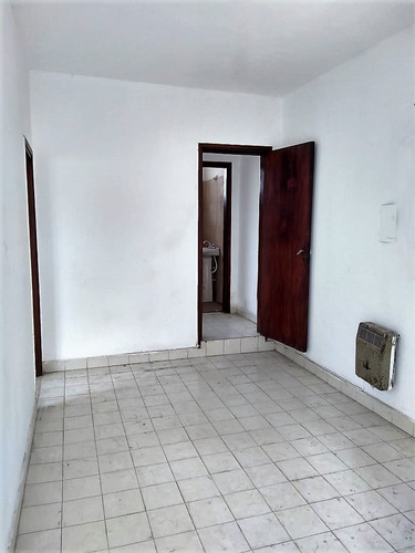 Imagen 3 de 9 de Departamento En Venta - B° San Martin