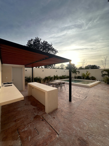Departamento En Renta En Temozon Norte, Con Piscina En La Privada