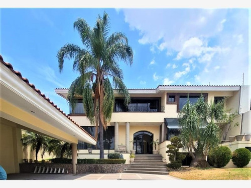 Imagen 1 de 12 de Casa En Venta En Lujoso Residencial Cumbres Del Campestre