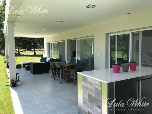 Imagen 14 de 18 de Venta - Hermosa Casa A La Laguna En Terralagos - Canning