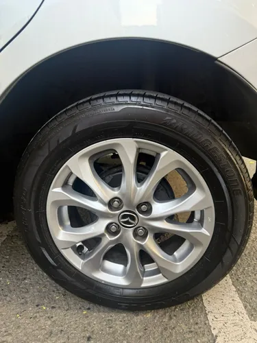 Mazda 2 Touring automatico