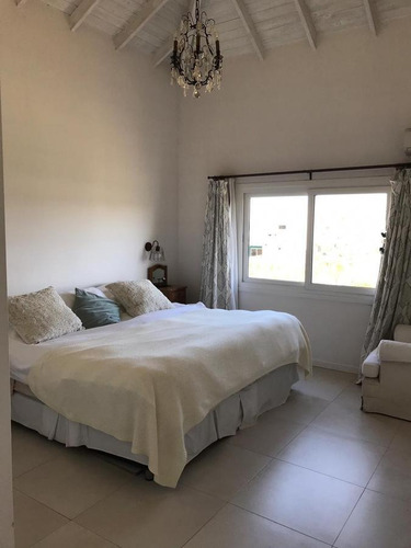 Casa En Venta De 3 Dormitorios En Barrio Privado La Comarca, Sobre Corredor Bancalari.