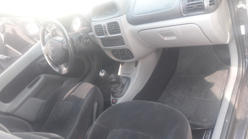 Imagem 3 de 5 de Sucata Renault Clio Sedan 2006 1.6 16v - Retirada De Peça