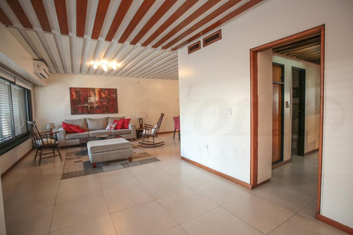Imagen 3 de 30 de Casa En 3 Niveles De 4 Dormitorios, Jardín, Patio, Pileta, Quincho Y Parrilla - Caballito