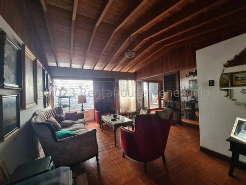 Amplia Y Comoda Casa Con Dos Niveles Y Muy Buena Distribución En Venta En El Cafetal, 25-4856