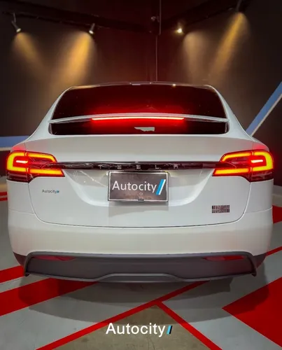 Tesla Model X 2023