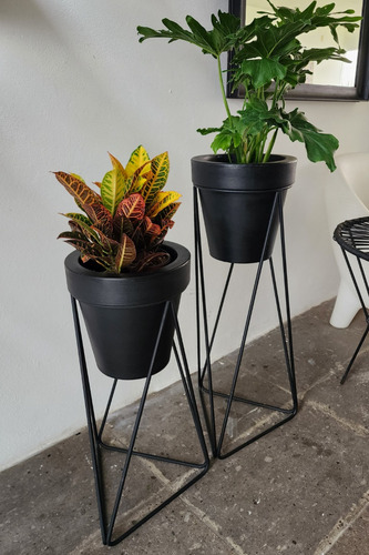 Set 2 Macetas Con Base De Metal Soporte De Herrería S1