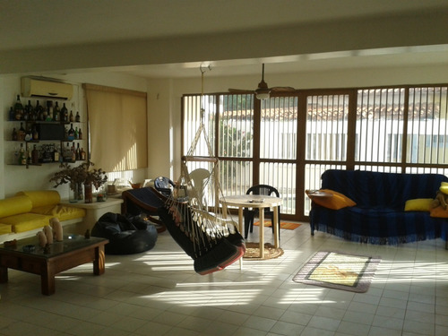 Imagen 6 de 11 de Rio Chico, Urb. Mercedes De Paparo Quinta Playera 2 Niveles. 5 Hab, 6 Baños,piscina,caney Parrillero.cercado Con Muros A Mts De La Playa Y Canal