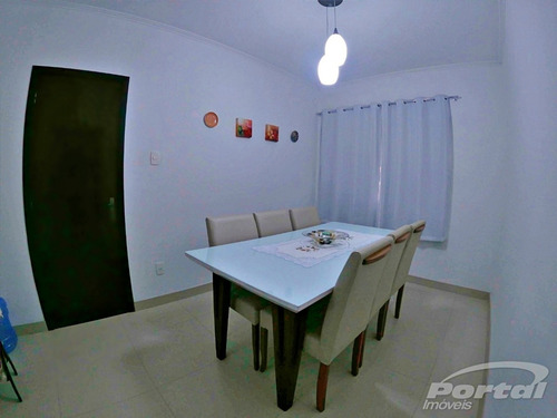 Imagem 5 de 18 de Casa No Centro De Blumenau, Semi-mobiliada, Com 04 Dormitórios Sendo 1 Suíte Máster, 03 Vagas, Área De Festas Com Piscina E Demais Dependências. - 3572977
