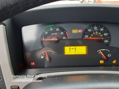 Imagem 11 de 15 de Caminhão Volvo Vm 330 8x2 4 Eixos Motor Feito Ano 2014