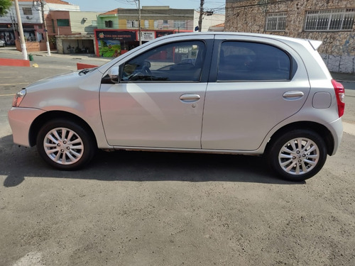 Imagem 4 de 9 de Toyota Etios Hb Xls