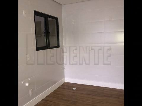 Imagem 5 de 15 de Apartamento Com 1 Quartos A Venda No Bairro Corrego Grande Em Florianopolis - V-82703